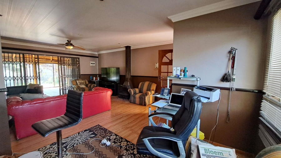3 Bedroom Property for Sale in Langenhovenpark Free State